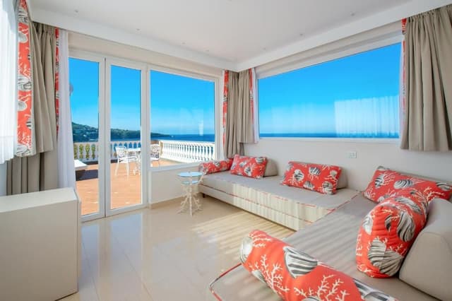 SUITE – FRONT SEA VIEW TERRACE
