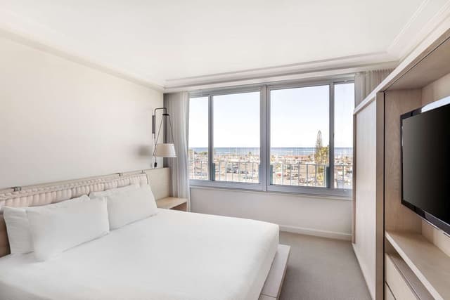 1 BEDROOM OCEANFRONT KING SUITE