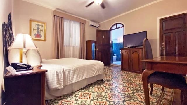 Deluxe King Studio