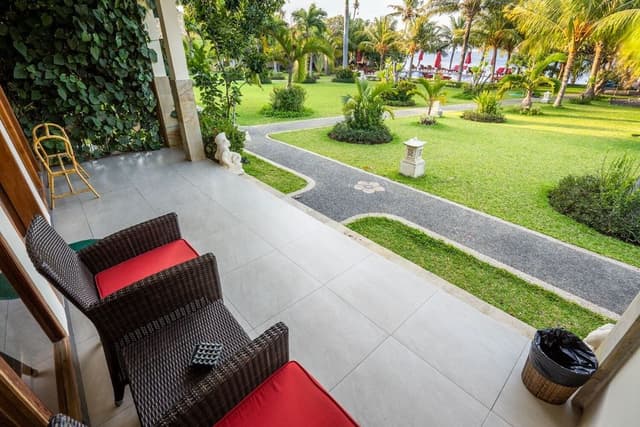 Bungalow, Garden View