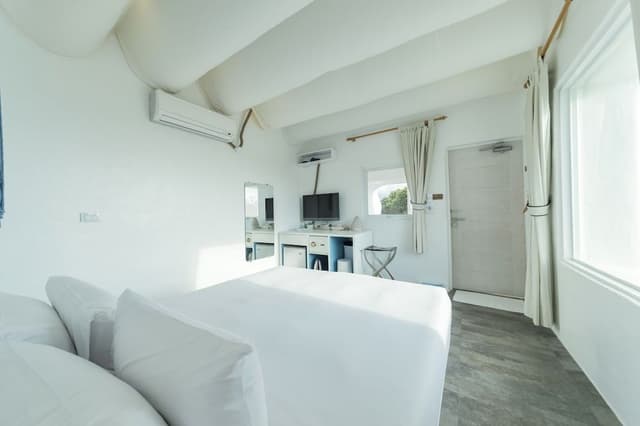 Deluxe Double Room, 1 King Bed, Mountain View