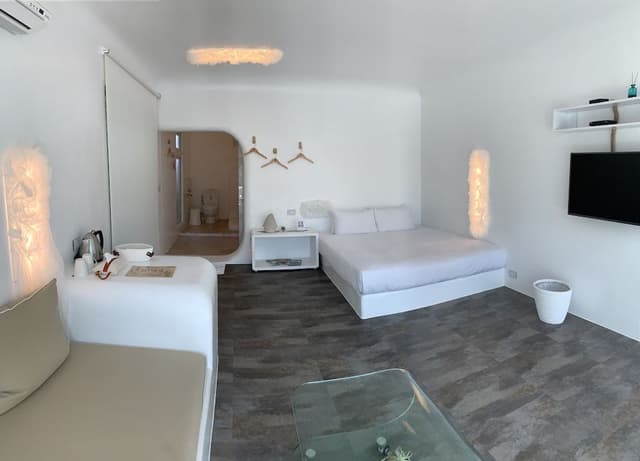 Deluxe Double Room, 1 King Bed, Courtyard View, Garden Area