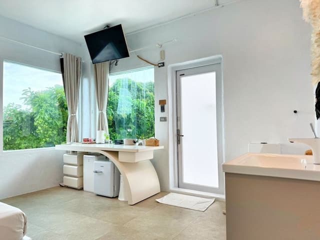 Deluxe Double Room, 1 King Bed, Mountain View