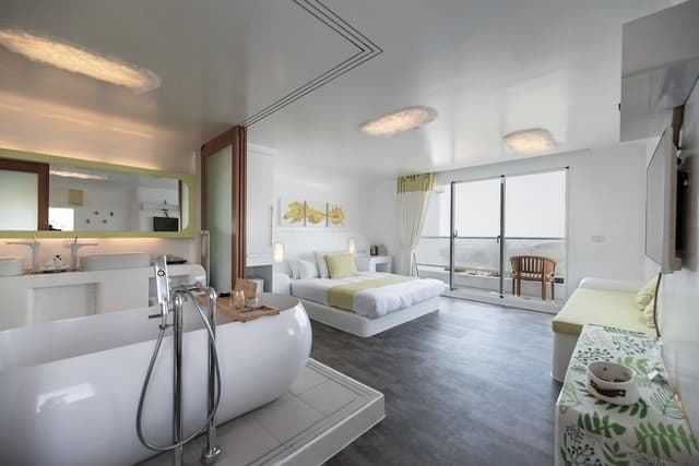 Deluxe Double Room, 1 King Bed, Balcony, Ocean View