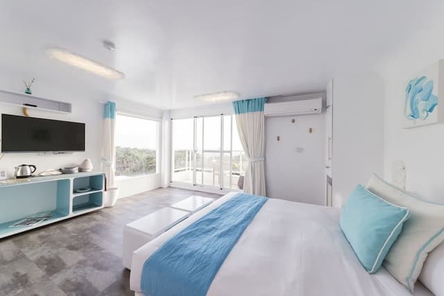 Deluxe Double Room, 1 King Bed, Balcony, Ocean View