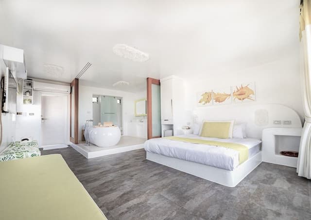 Deluxe Double Room, 1 King Bed, Balcony, Ocean View