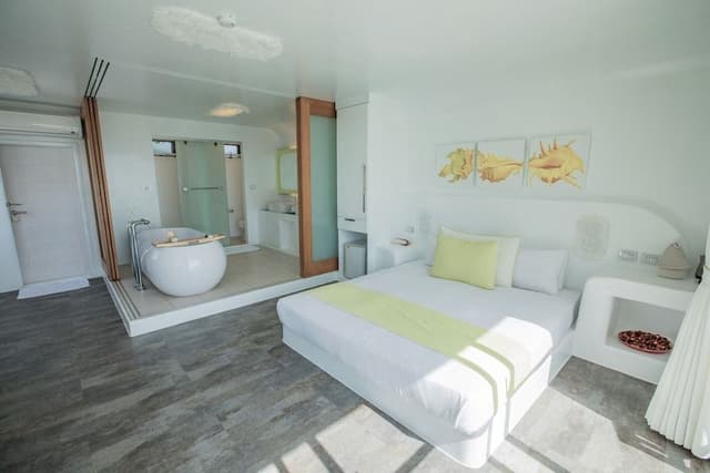 Deluxe Double Room, 1 King Bed, Balcony, Ocean View