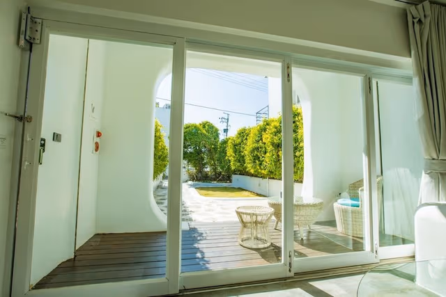 Deluxe Double Room, 1 King Bed, Courtyard View, Garden Area