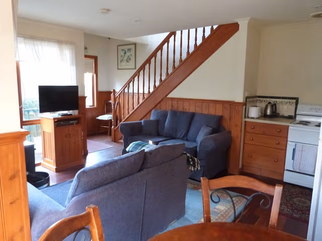 Standard Suite, 2 Bedrooms, Non Smoking, Kitchen (Valley View Cottage)
