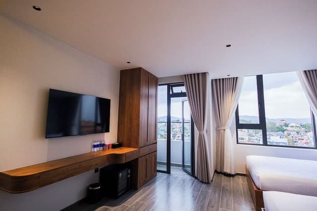 Superior Quadruple Room, City View