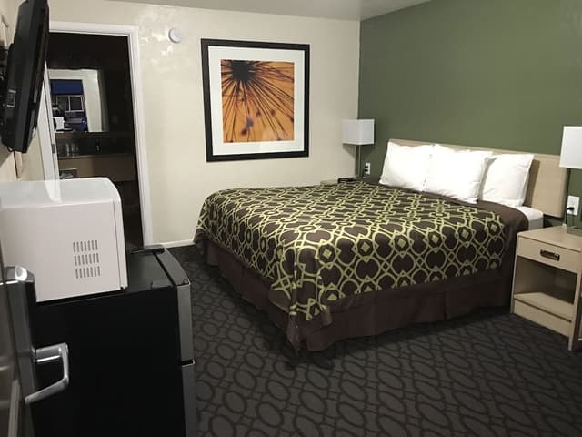 Standard Room, 1 King Bed, Non Smoking
