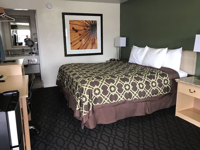Standard Room, 1 King Bed, Non Smoking