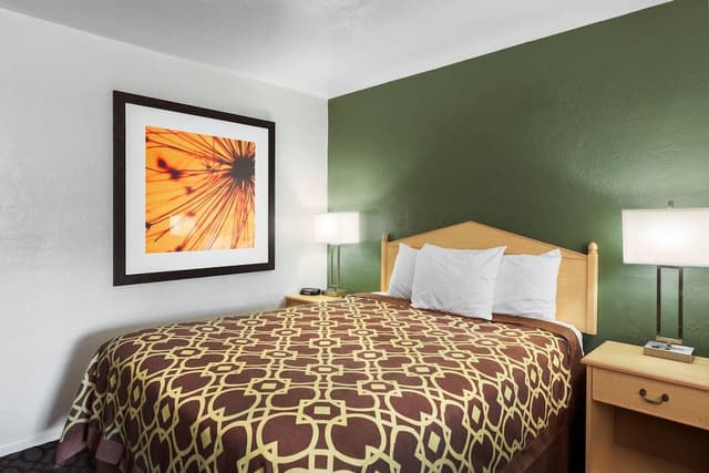 Standard Room, 1 Queen Bed, Non Smoking