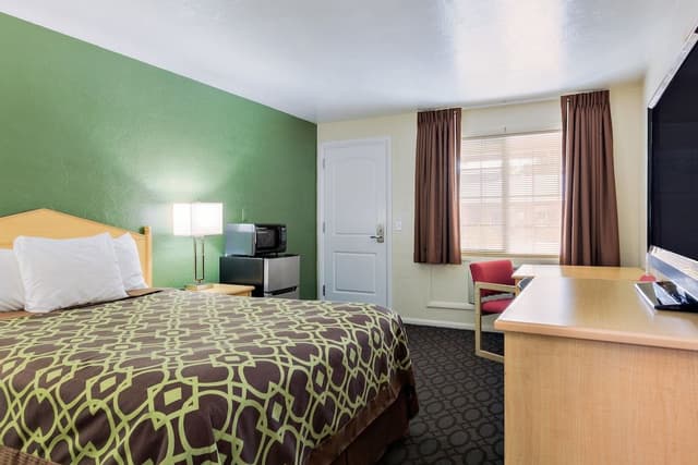 Standard Room, 1 Queen Bed, Non Smoking