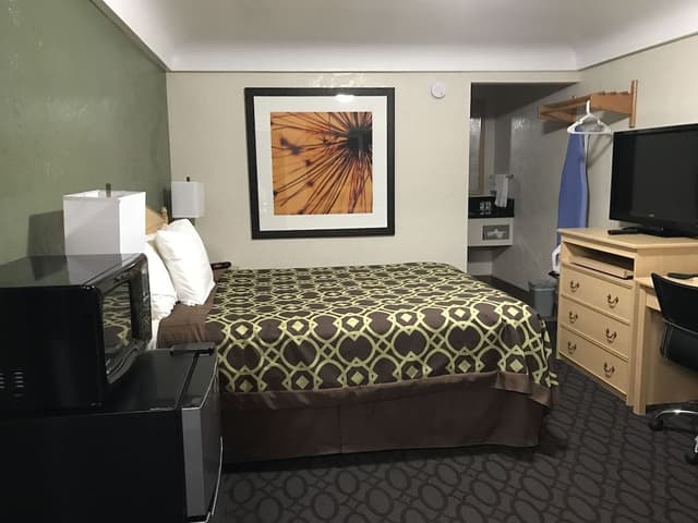 Standard Room, 1 Queen Bed, Non Smoking