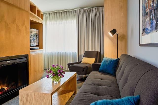 Signature Suite (Luxury)