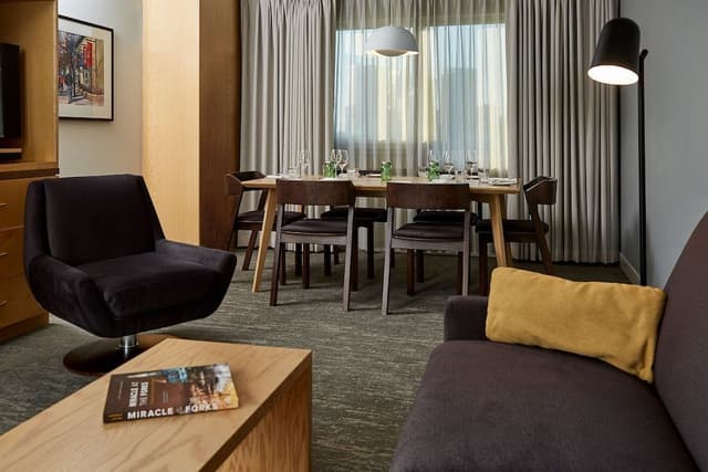 Suite (Gold)