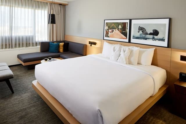 Deluxe Room, 1 King Bed