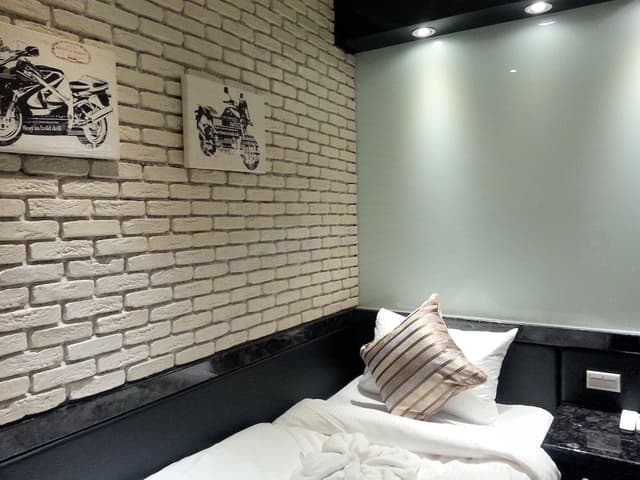 Basic Single Room with Shared Bathroom