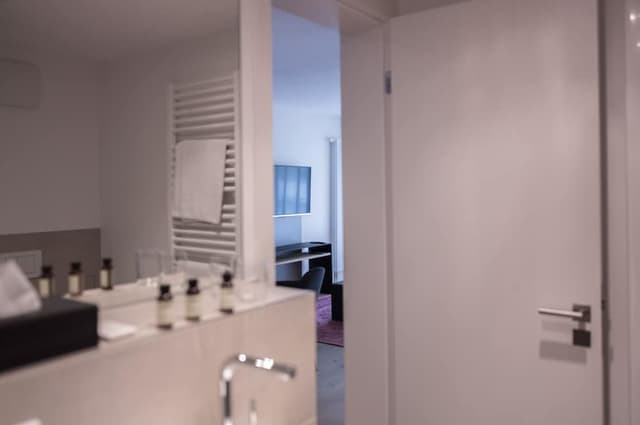 Studio (Large)