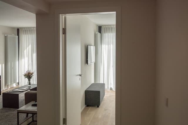 Studio (Large)