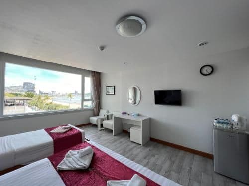 Side Sea View Triple Room
