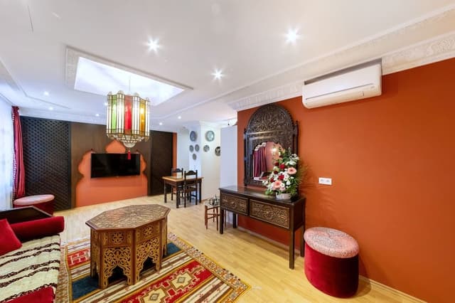 Deluxe Suite, 1 King Bed, Kitchen, Courtyard Area
