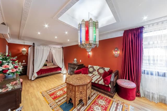Deluxe Suite, 1 King Bed, Kitchen, Courtyard Area