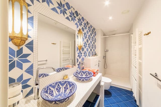 Deluxe Suite, 1 King Bed, Kitchen, Courtyard Area