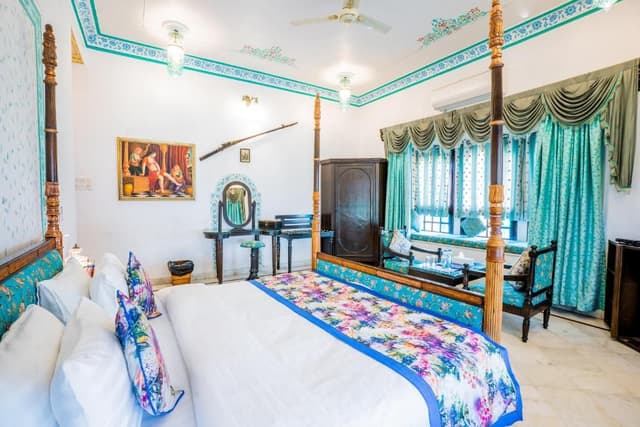 Suite with Lake View