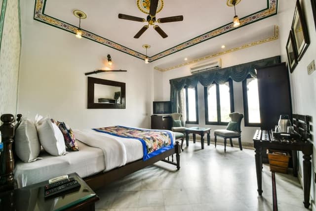 Suite with Lake View