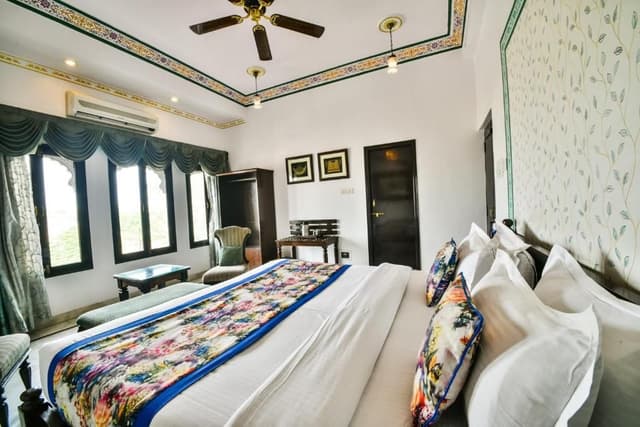Suite with Lake View