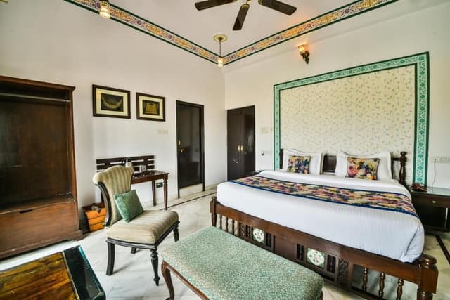 Suite with Lake View
