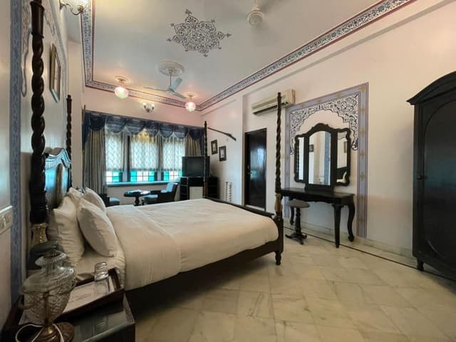 Suite with Lake View