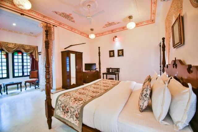 Deluxe King Room