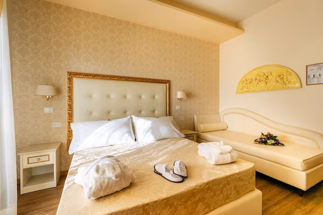 Comfort Double or Twin Room, Balcony, Courtyard View