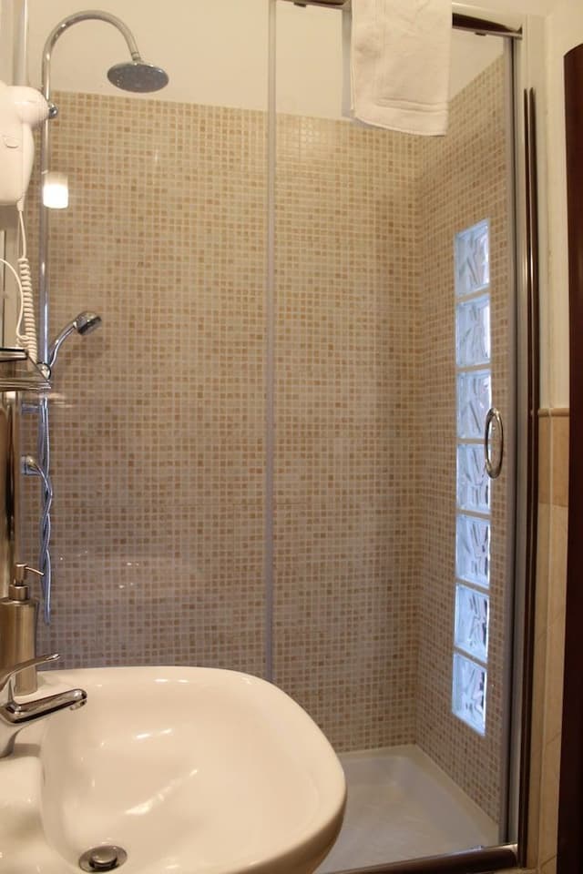 Standard Double Room, Ensuite, City View