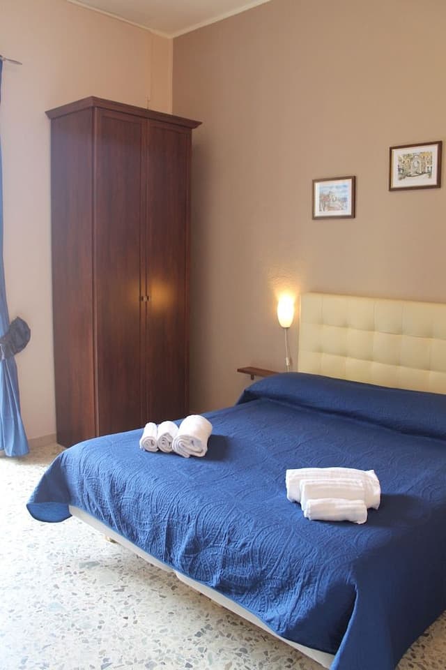 Standard Double Room, Ensuite, City View