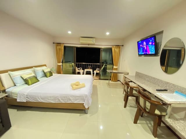 Superior Room, 1 King Bed, Non Smoking, Microwave