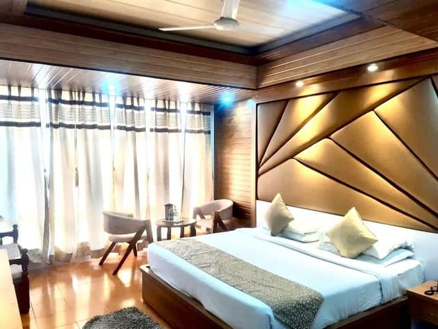 Superior Room, Lake View