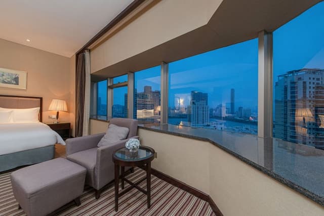 Executive Queen Room with Lake View