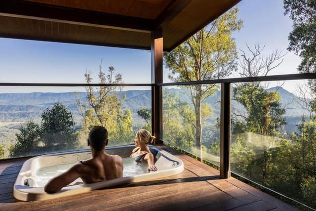 Two-Bedroom Private Lodge with Outdoor Hot Tub