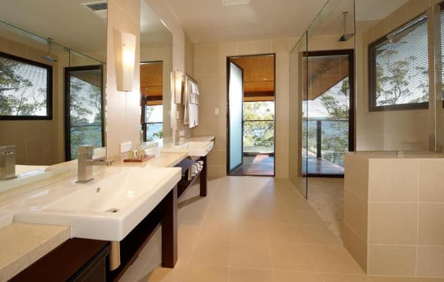 Two-Bedroom Private Lodge with Outdoor Hot Tub