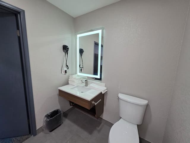 Deluxe Room, 2 Queen Beds, Accessible, Non Smoking (Mobility, Tub w/ Grab Bars)