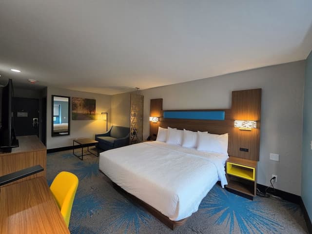 Suite, 1 King Bed, Non Smoking