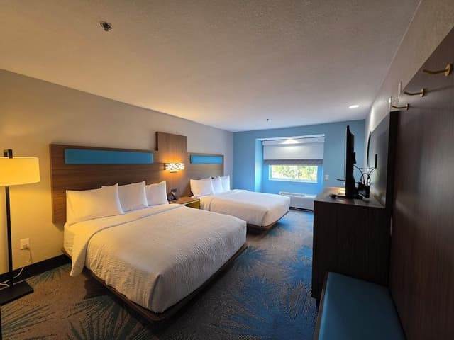 Deluxe Room, 2 Queen Beds, Accessible, Non Smoking (Mobility, Tub w/ Grab Bars)