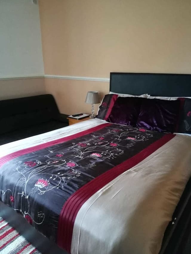 Room 2 (Double)
