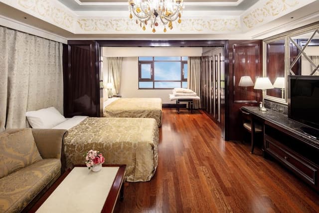 [For 4] Sapphire Quad Room