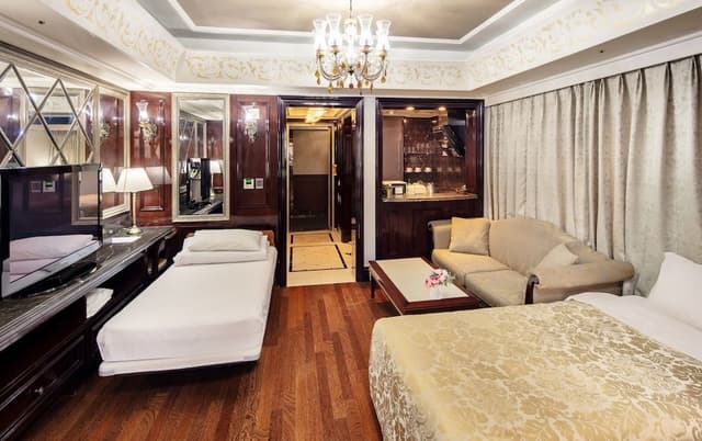 [For 4] Sapphire Quad Room