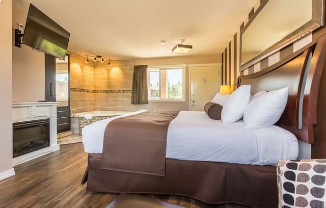 Suite, Hot Tub